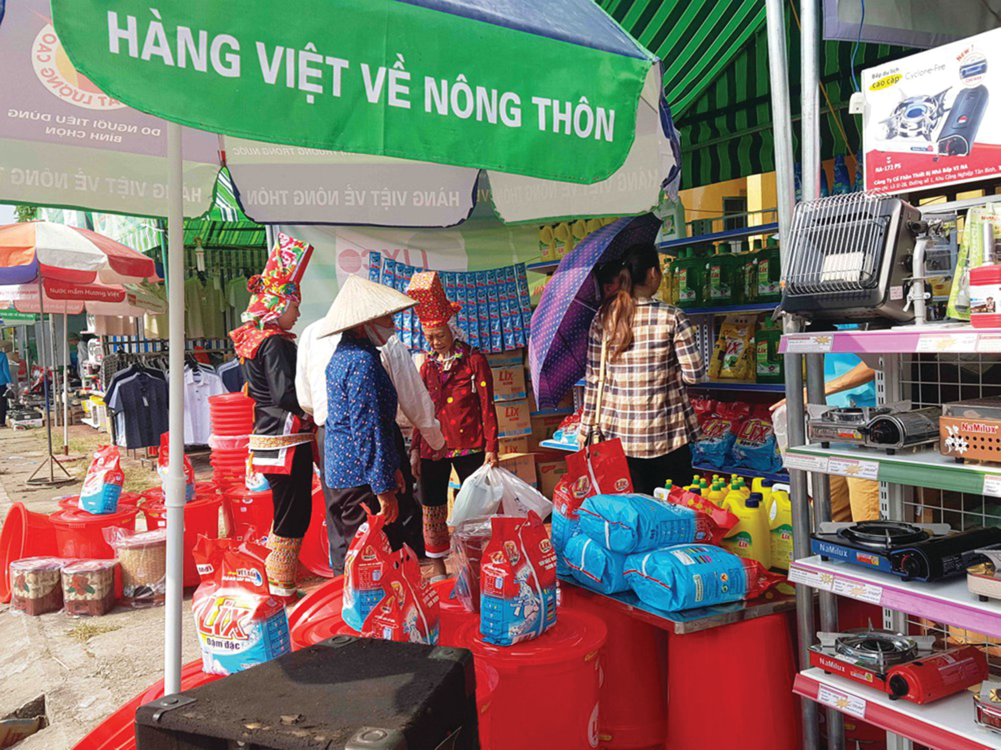 Ngày càng có nhiều hàng Việt được đưa về vùng nông thôn.