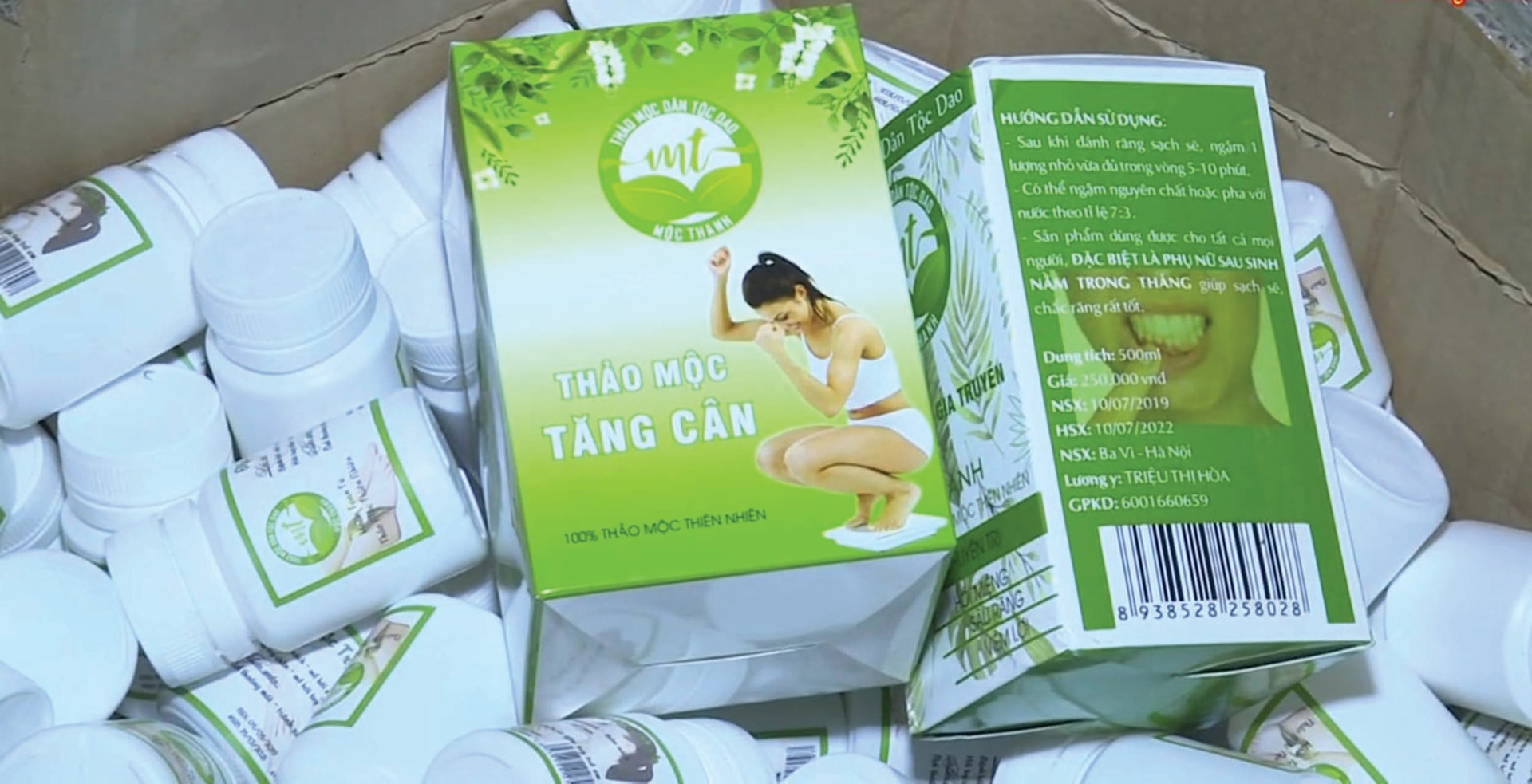 Các sản phẩm không rõ nguồn gốc, tác dụng do ông Bàn Văn Trường  tự mua nguyên liệu qua mạng và sản xuất.