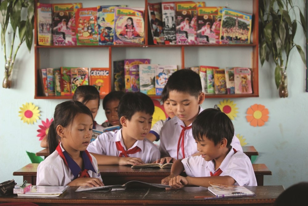 Việc đọc sách, báo ngoài giờ tại Trường Tiểu học Kim Đồng cũng là giải pháp nâng cao tiếng Việt cho các em.