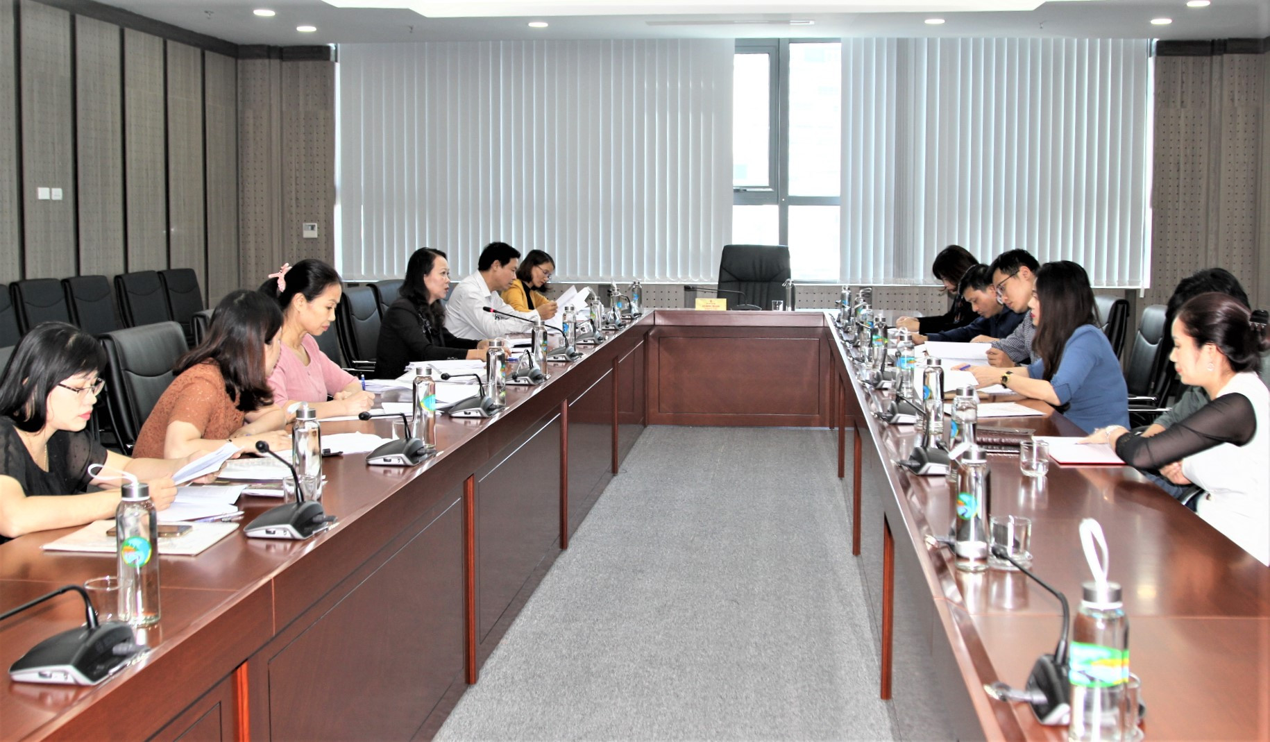 Toàn cảnh cuộc họp.