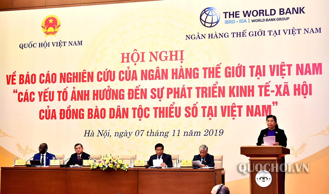 Phó Chủ tịch Thường trực Quốc hội Tòng Thị Phóng phát biểu tại Hội nghị