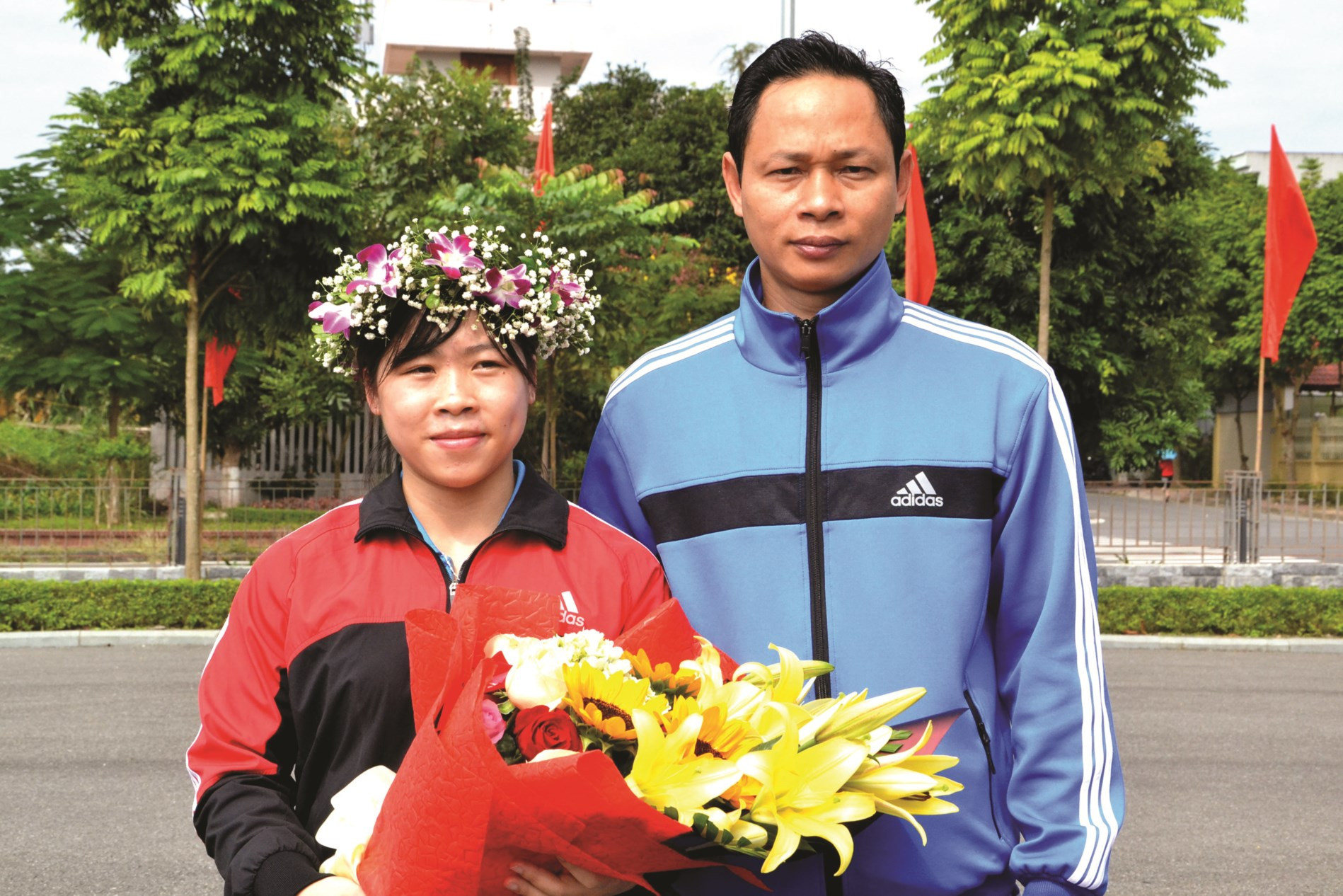 Hoàng Thị Duyên và người thầy đầu tiên của mình,  Huấn luyện viên Nguyễn Cao Hùng.