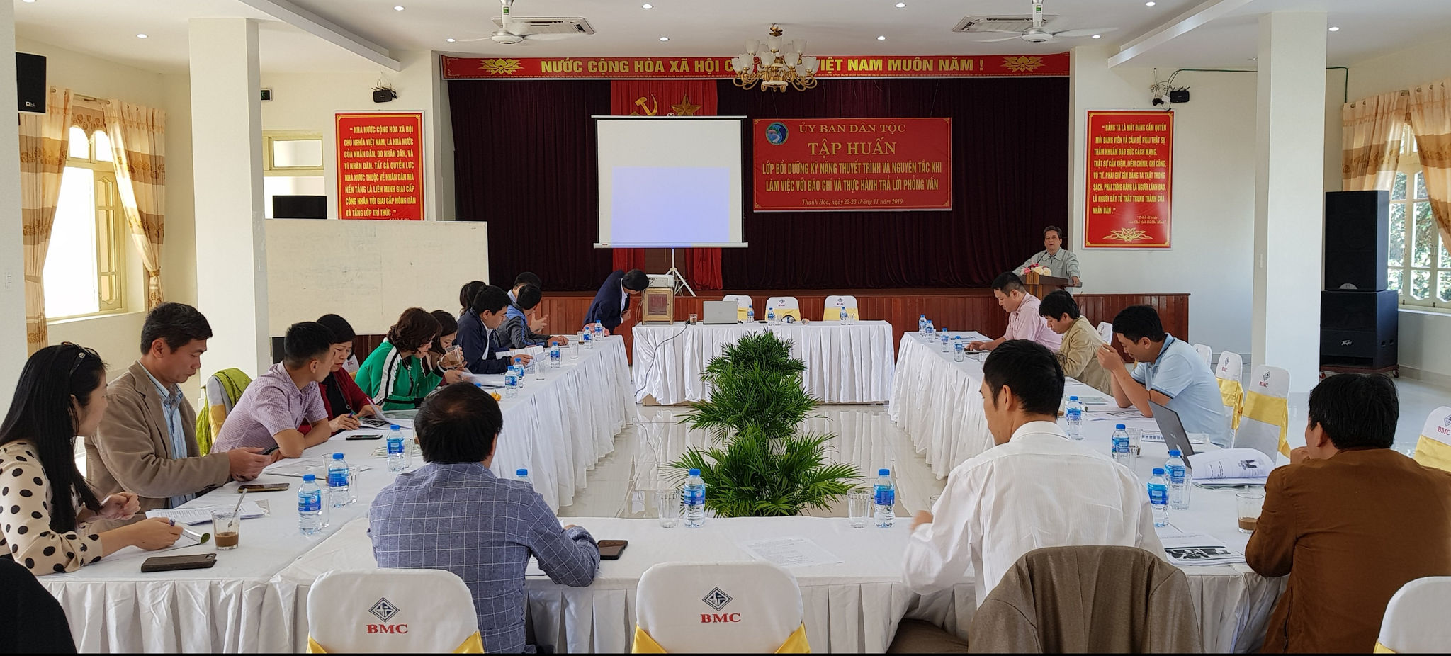 Các học viên tham gia lớp tập huấn