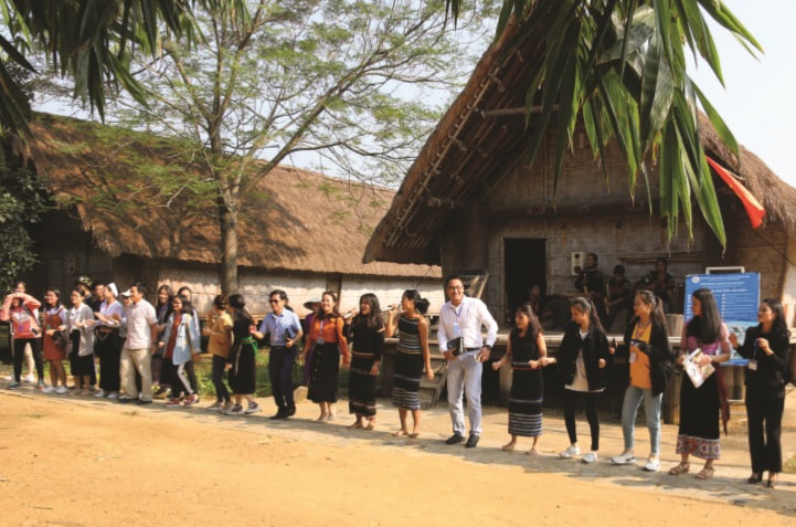 Đoàn học sinh, sinh viên, thanh niên DTTS xuất sắc, tiêu biểu năm 2019 giao lưu tại Làng văn hóa du lịch các dân tộc Việt Nam