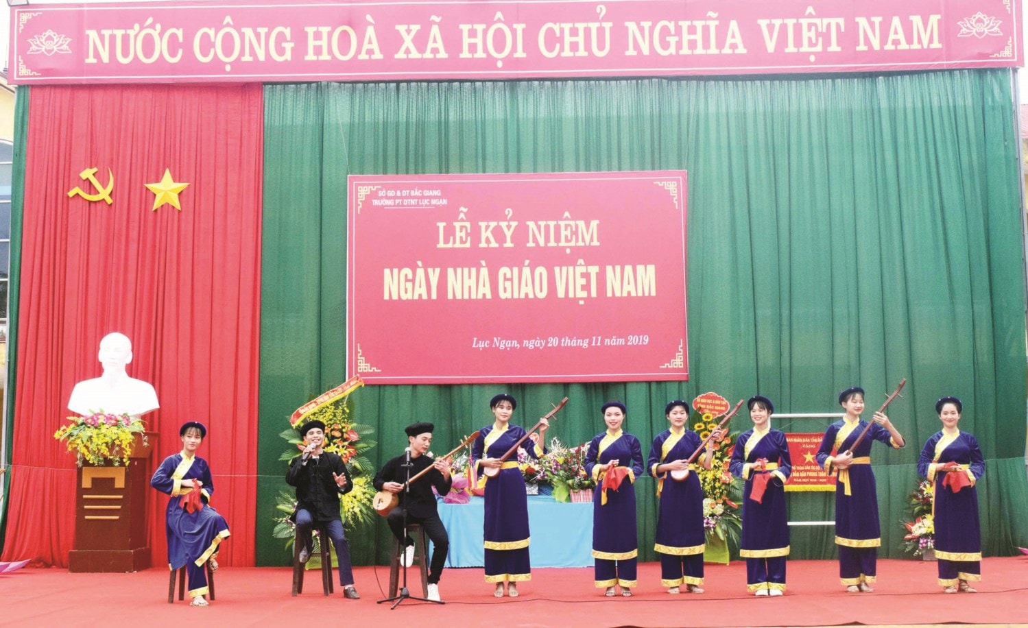 Tiết mục văn nghệ chào mừng ngày Nhà giáo Việt Nam 20/11 của học sinh Trường Phổ thông DTNT Lục Ngạn