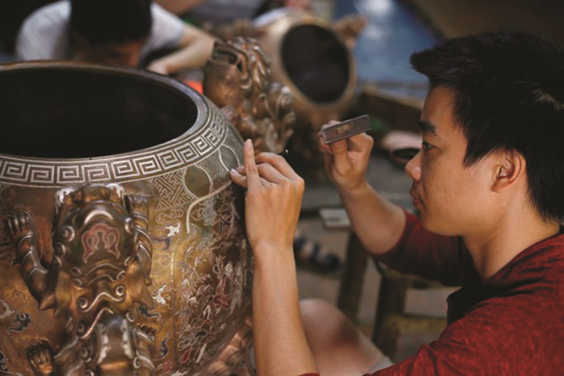 Để có được những sản phẩm bằng đồng tinh xảo, đòi hỏi các nghệ nhân, người thợ làng Đại Bái phải có kinh nghiệm lâu năm, khéo léo, tỉ mỉ, tạo nên cái “hồn” riêng cho mỗi sản phẩm