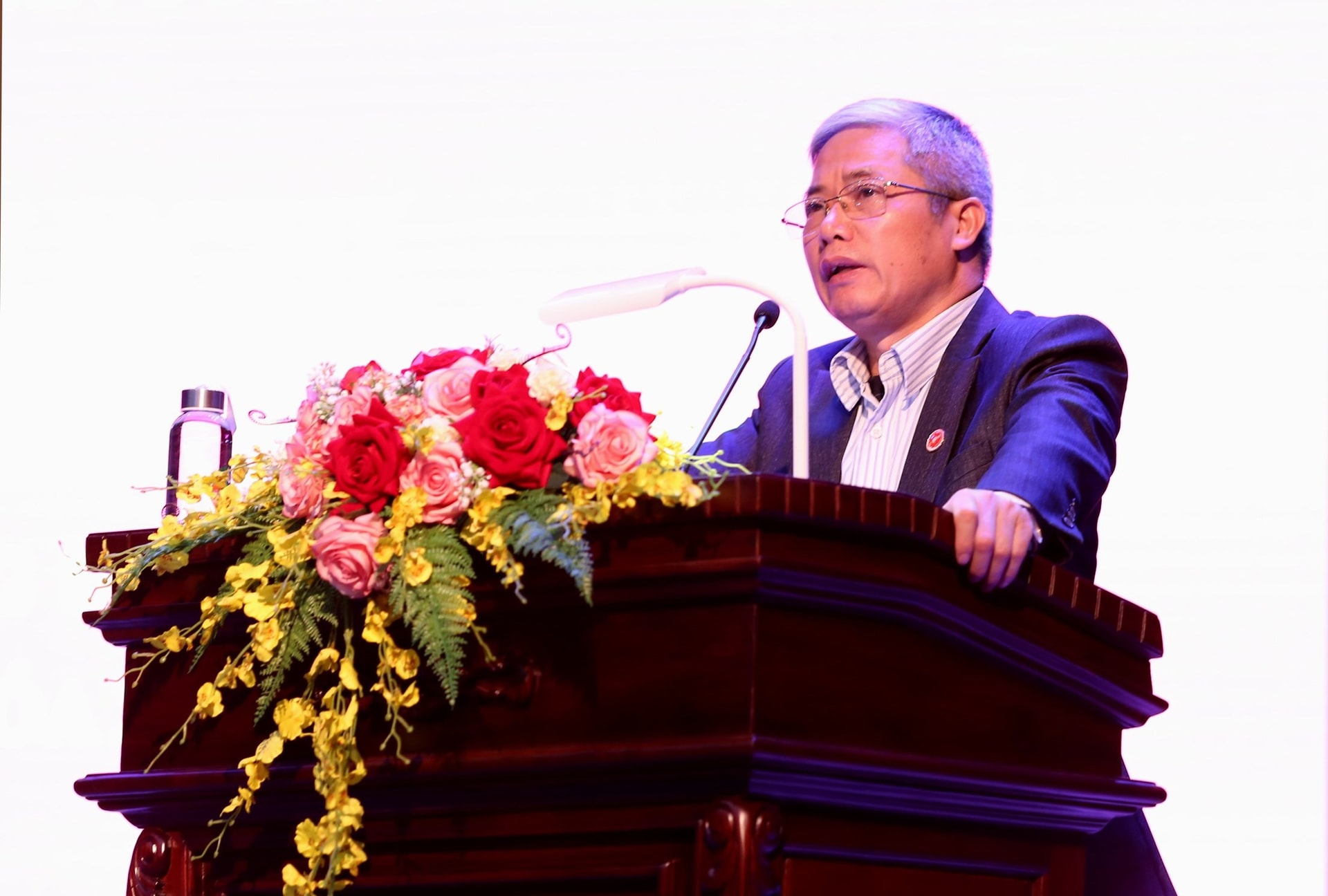 Báo cáo viên truyền đạt những nội dung chính của Nghị quyết Hội nghị lần thứ 11 của Ban Chấp hành Trung ương Đảng khoá XII