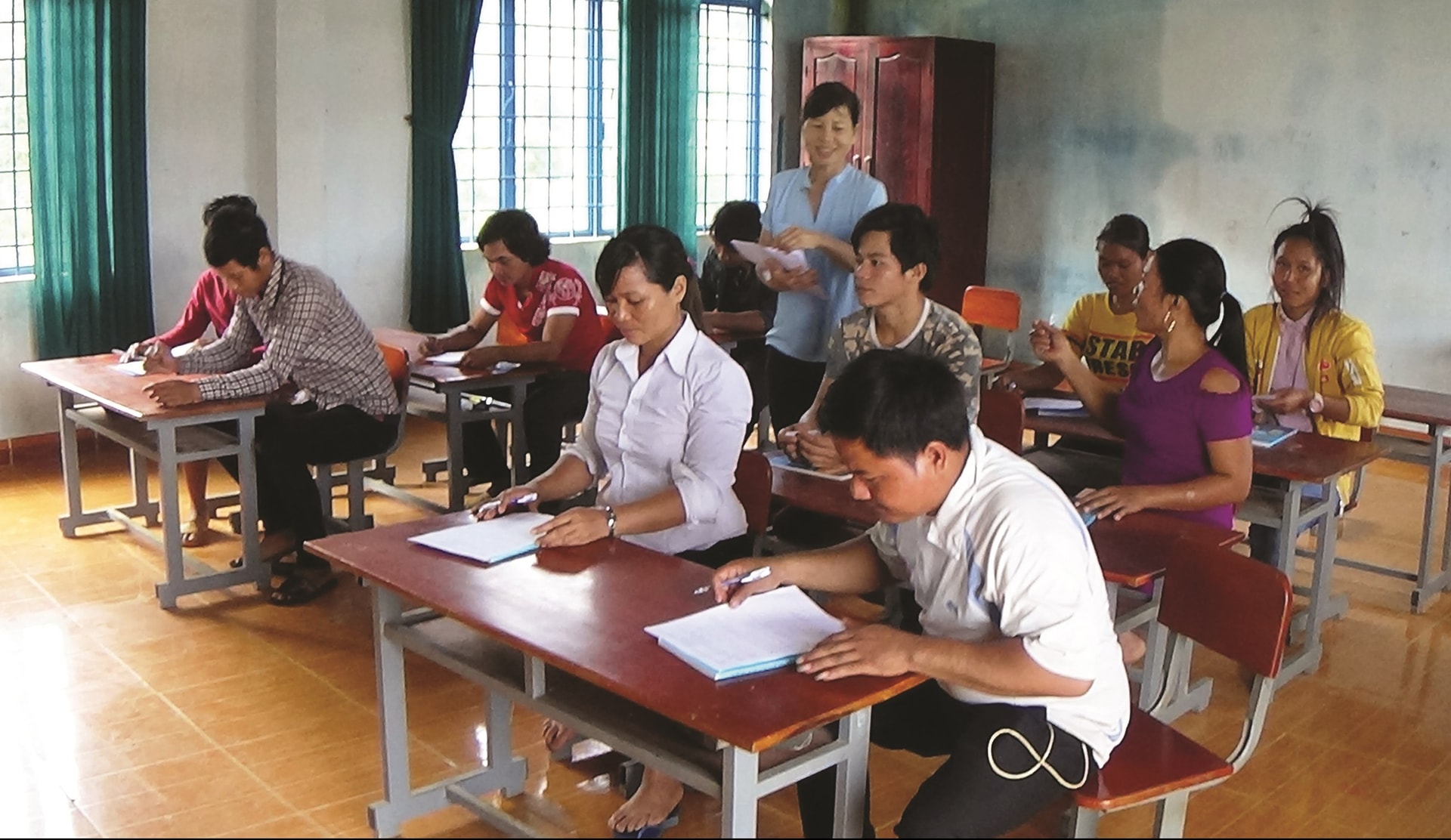 Để duy trì lớp học, các thầy cô giáo phải hy sinh hạnh phúc riêng tư với tâm nguyện xóa mù cho đồng bào DTTS