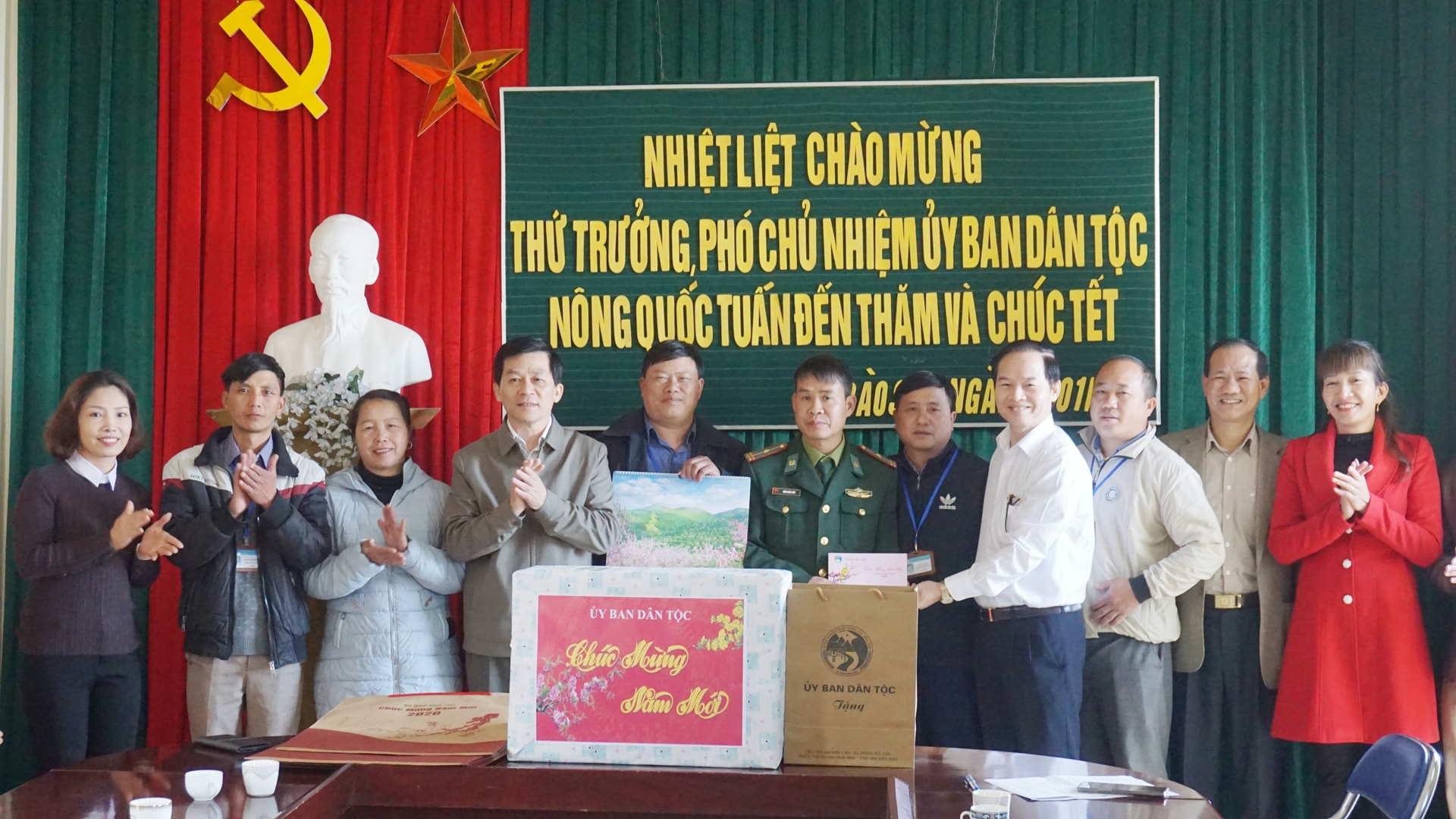 Thứ trưởng, Phó Chủ nhiệm UBDT Nông Quốc Tuấn thăm và chúc tết 2 xã biên giới Tung Qua Lìn và Dào San, huyện Phong Thổ