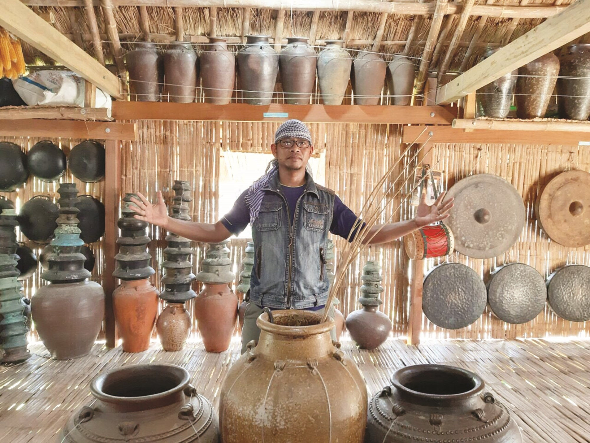 Anh Đinh A Ngưi chủ nhân của homestay