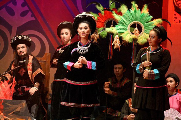 Vở cải lương “Chuyện tình Khau Vai” được đánh giá cao từ nội dung mang đậm sắc màu  của đồng bào DTTS phía Bắc. 