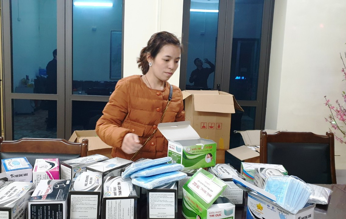 Đối tượng Ngô Thị Hương và tang vật bị bắt giữ