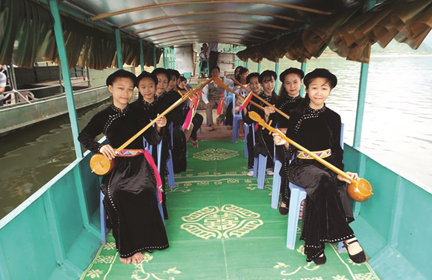 Giới trẻ ngày càng quan tâm tới đàn Tính, hát Then