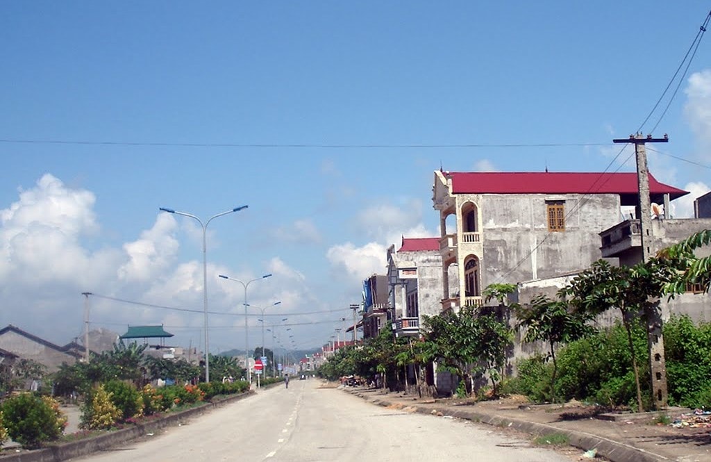 Đường từ trung tâm thị trấn Thất Khê, Tràng Định (Lạng Sơn) lên Đông Khê (Cao Bằng)