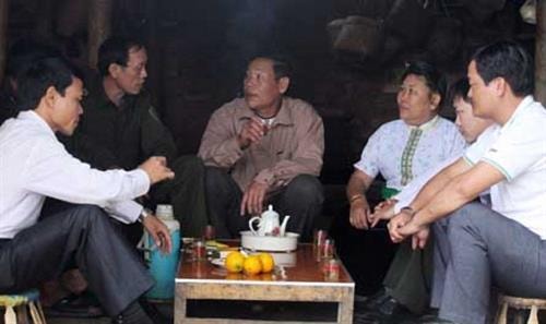 Phối hợp tuyên truyền xây dựng đời sống mới ở bản Say Sán Phìn, xã Mản Thẩn, huyện Si Ma Cai (Lào Cai). Ảnh: dangcongsan.vn