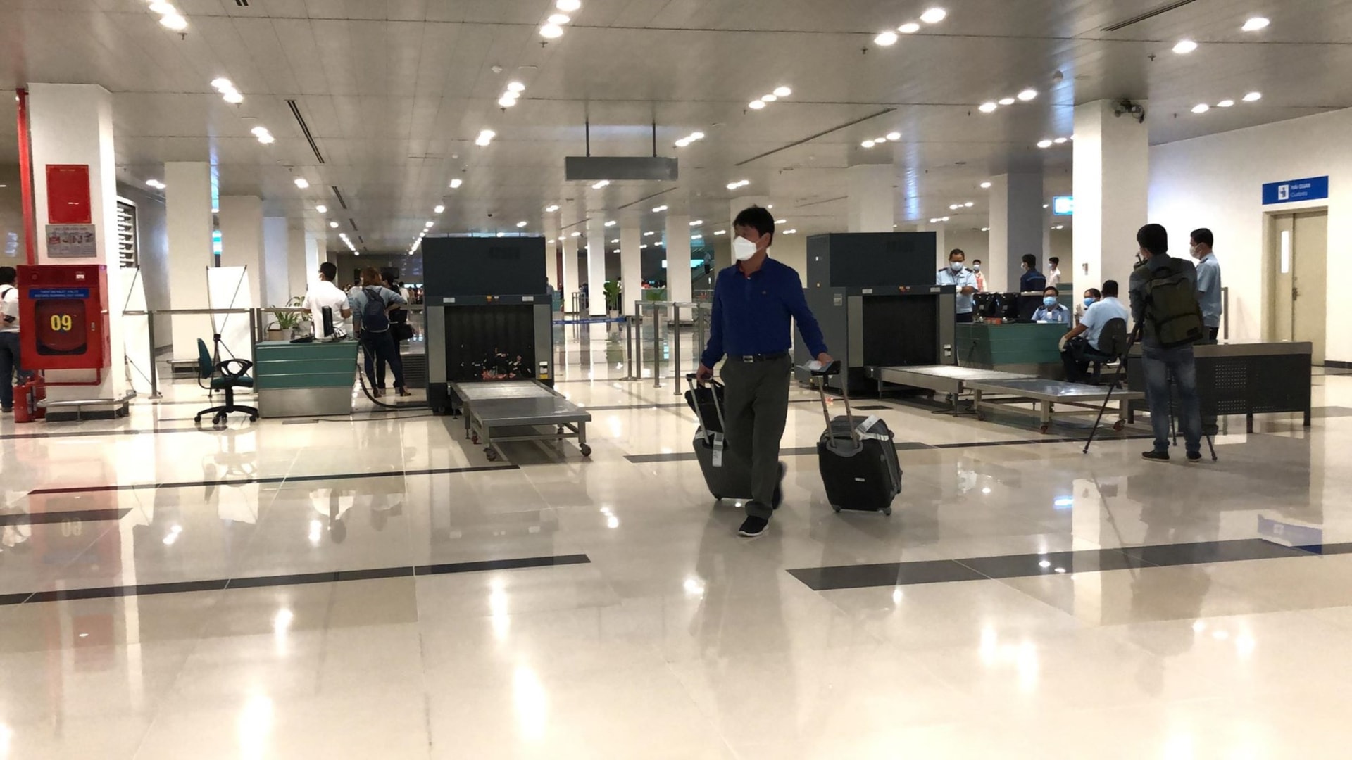 Hành khách đi trên chuyến bay từ Hàn Quốc đáp xuống sân bay ở TP.Cần Thơ đều được kiểm tra sức khỏe và khai báo y tế.