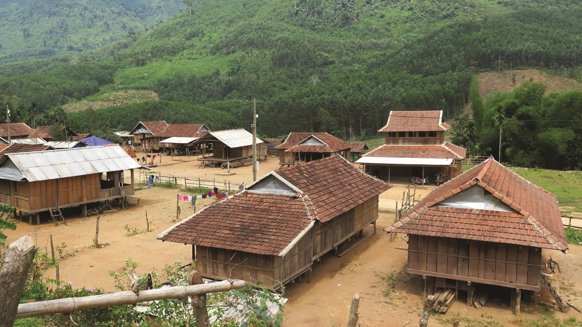 Nhờ sự đầu tư của Nhà nước, nhiều vùng đồng bào DTTS ở Quảng Ngãi được xây dựng khang trang.