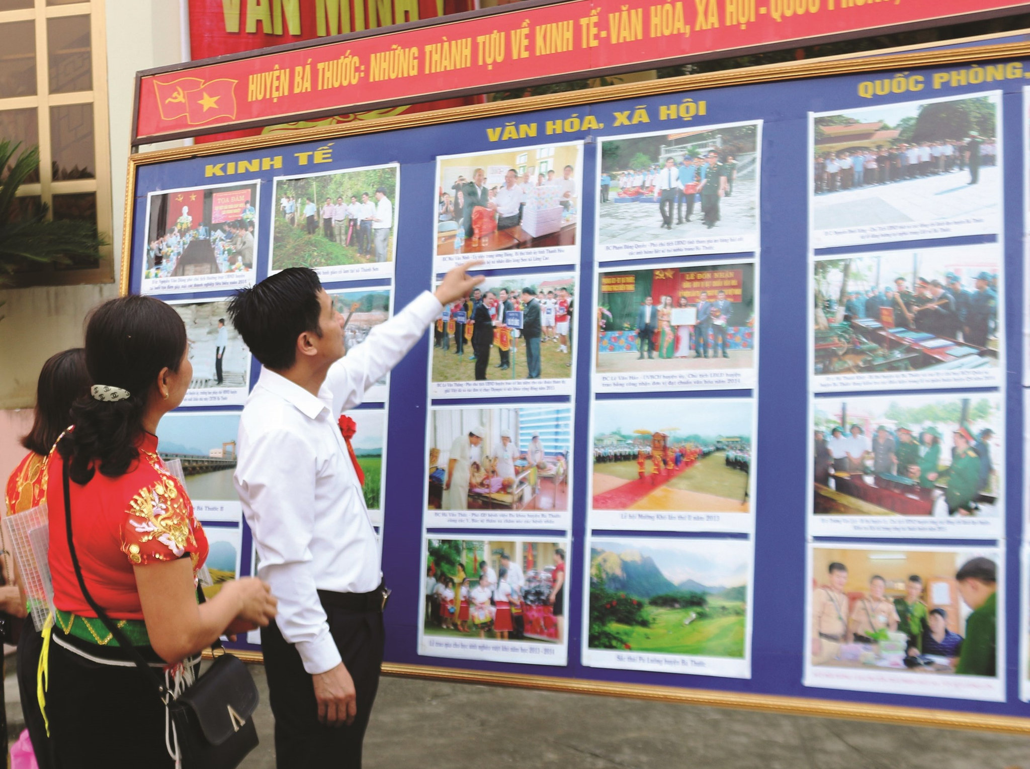 Ông Lương Văn Tưởng, Trưởng Ban Dân tộc Thanh Hóa giới thiệu về thành tựu kinh tế - văn hóa - xã hội  ở một huyện miền núi