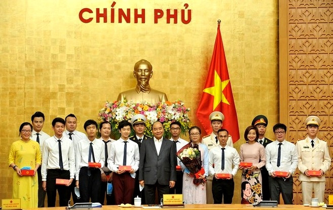 Thủ tướng Nguyễn Xuân Phúc cùng các Gương mặt trẻ Việt Nam tiêu biểu và triển vọng năm 2019