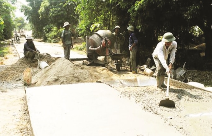 Xây dựng NTM là một trong những nội dung được quan tâm đưa vào văn kiện Đại hội Đảng bộ xã nhiệm kỳ tới. (trong ảnh, người dân xã Tiên Kỳ tham gia làm đường giao thông nông thôn, góp phần hoàn thành tiêu chí giao thông trong xây dựng NTM của xã)