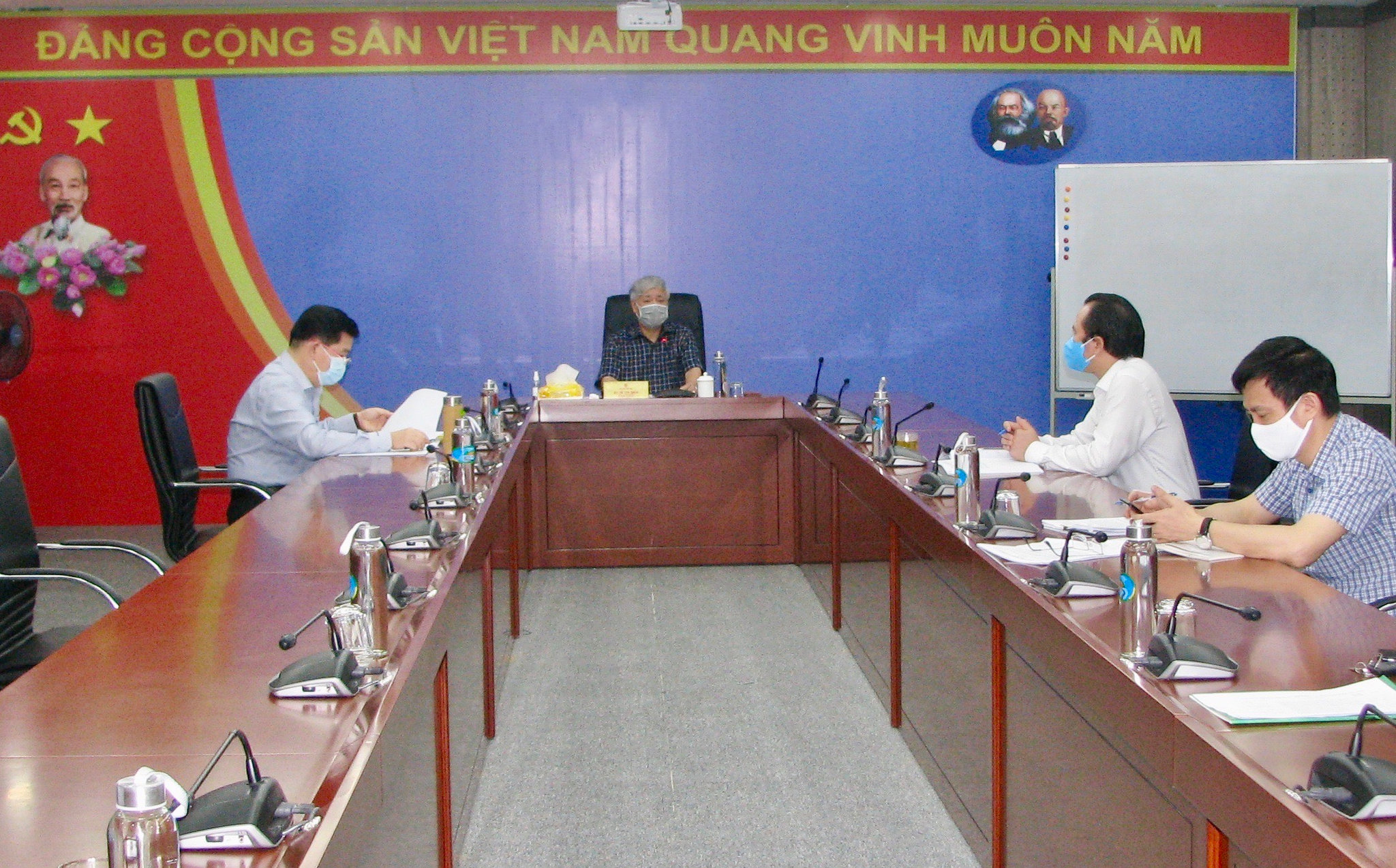 Bộ trưởng, Chủ nhiệm Đỗ Văn Chiến chủ trì buổi họp