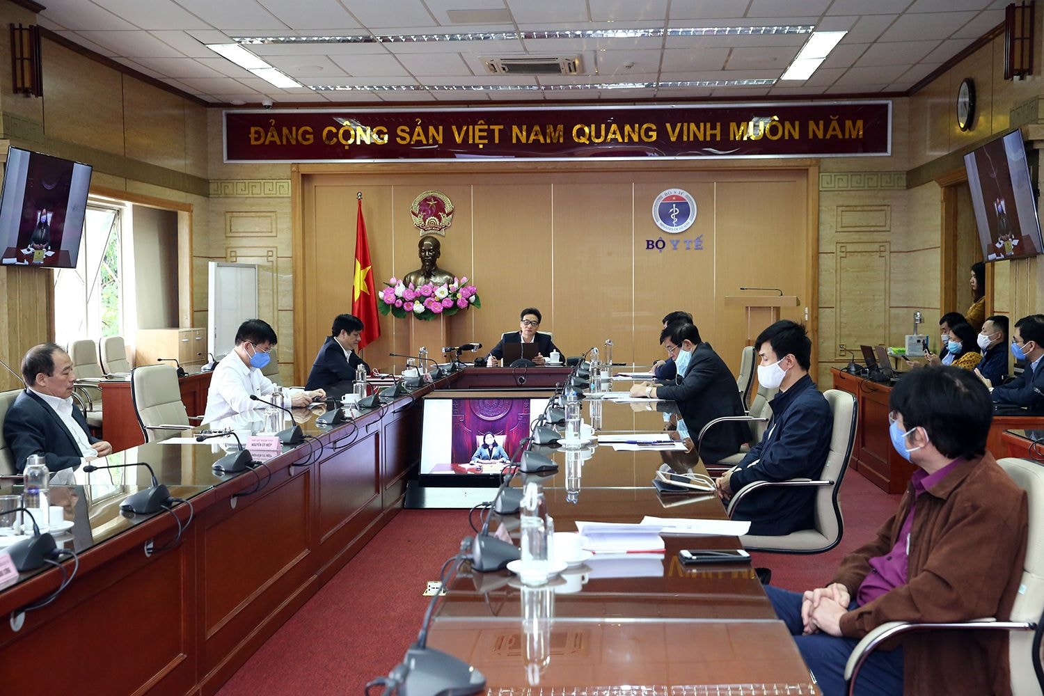 Phó Thủ tướng Vũ Đức Đam Chủ trì cuộc họp.
