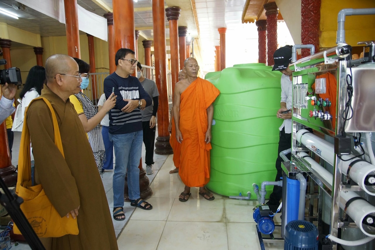 Kiên Giang:  Nhiều chùa Khmer được hỗ trợ máy lọc nước 