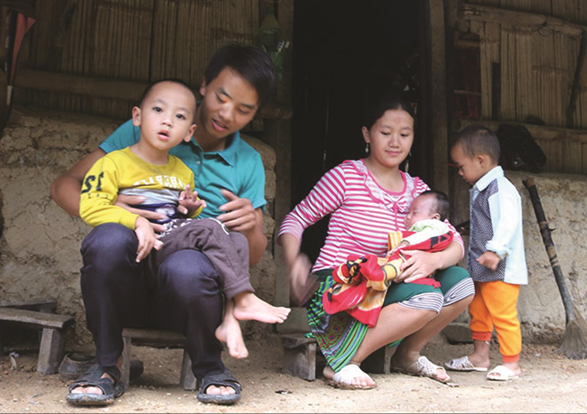 Tình trạng  kết hôn và sinh con sớm một phần là do đồng bào DTTS còn  thiếu hiểu biết về  hôn nhân và gia đình.  (Ảnh minh họa)   