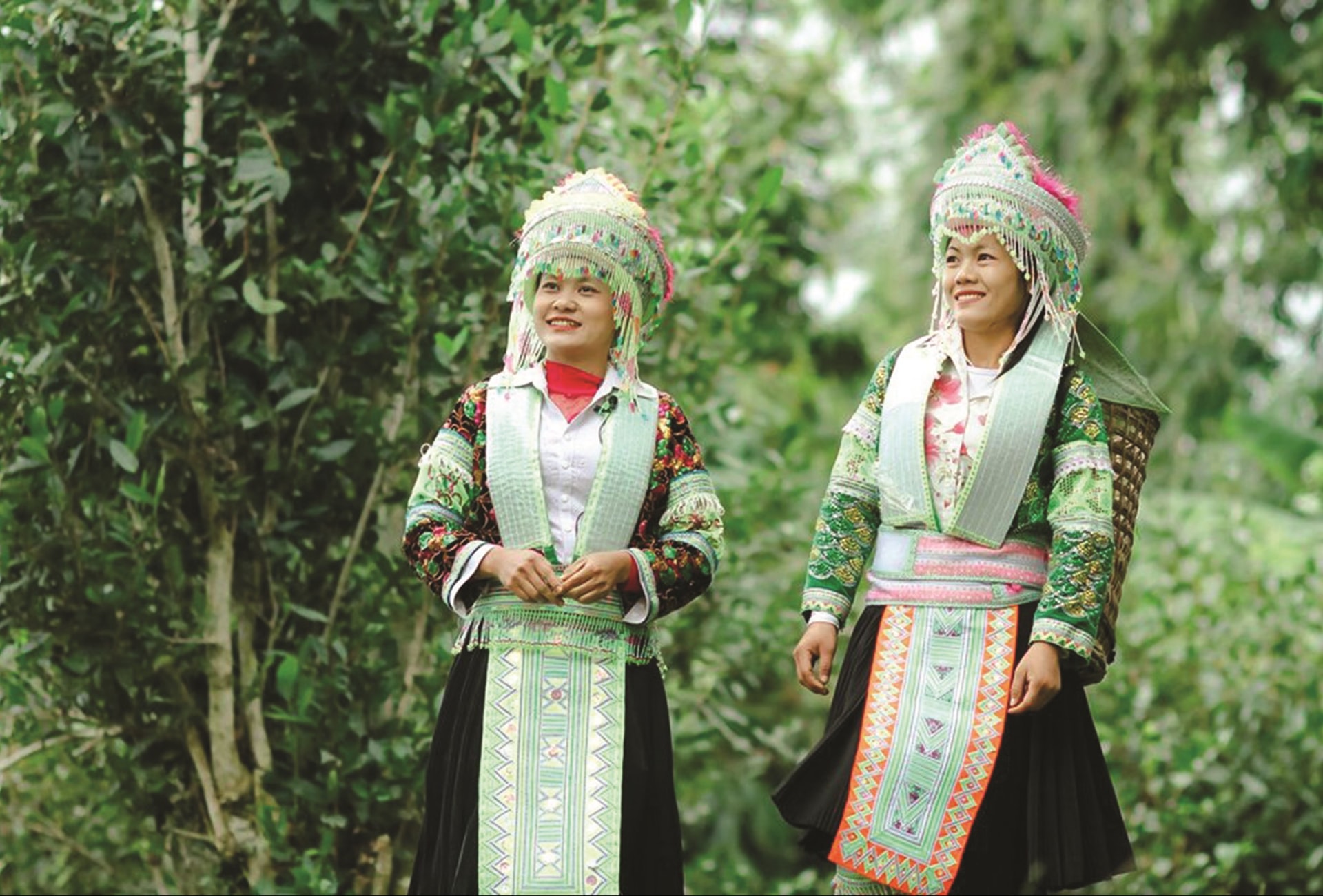 Đội Văn nghệ thôn Ngòi Sen, xã Yên Lâm (Hàm Yên) hát dân ca Mông.