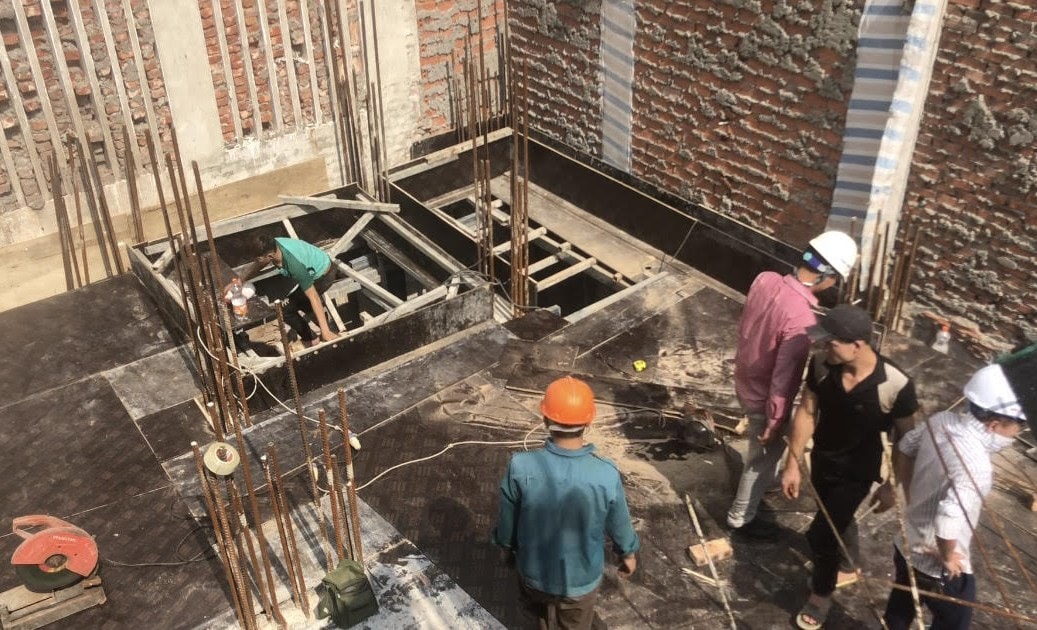 Công trình 35 Hàng Bè ngang nhiên thi công bất chấp vi phạm, thách thức dư luận và chính quyền (Ảnh chụp ngày 09/05/2020)