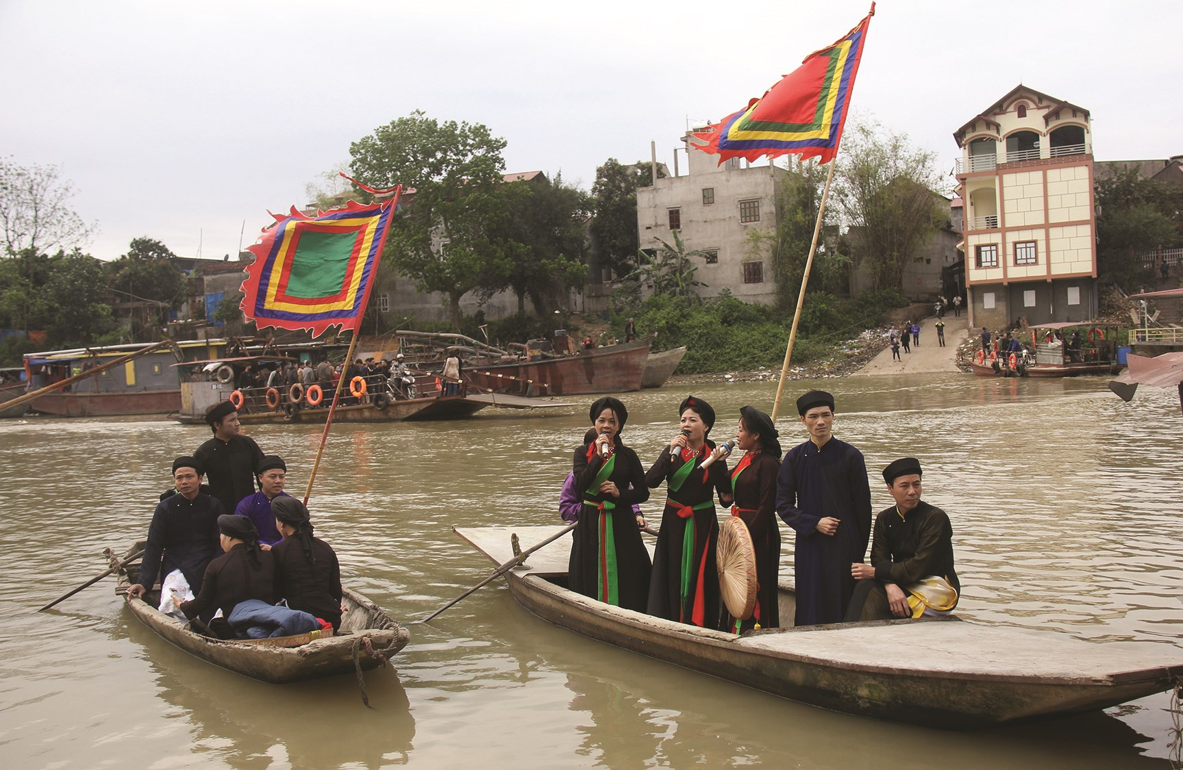 Hát dân ca quan họ trên sông Cầu