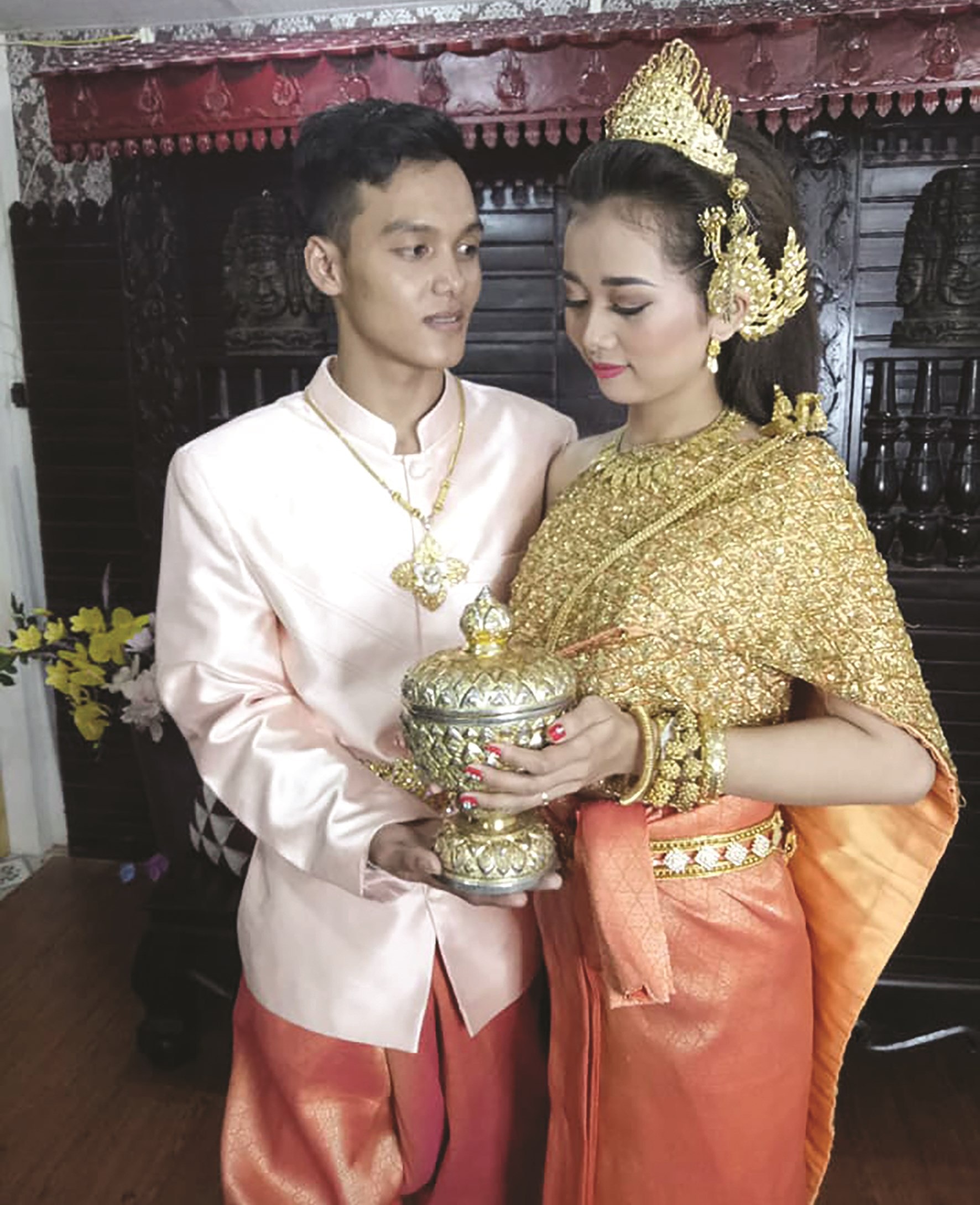 Cô dâu, chú rể Khmer trong trang phục truyền thống