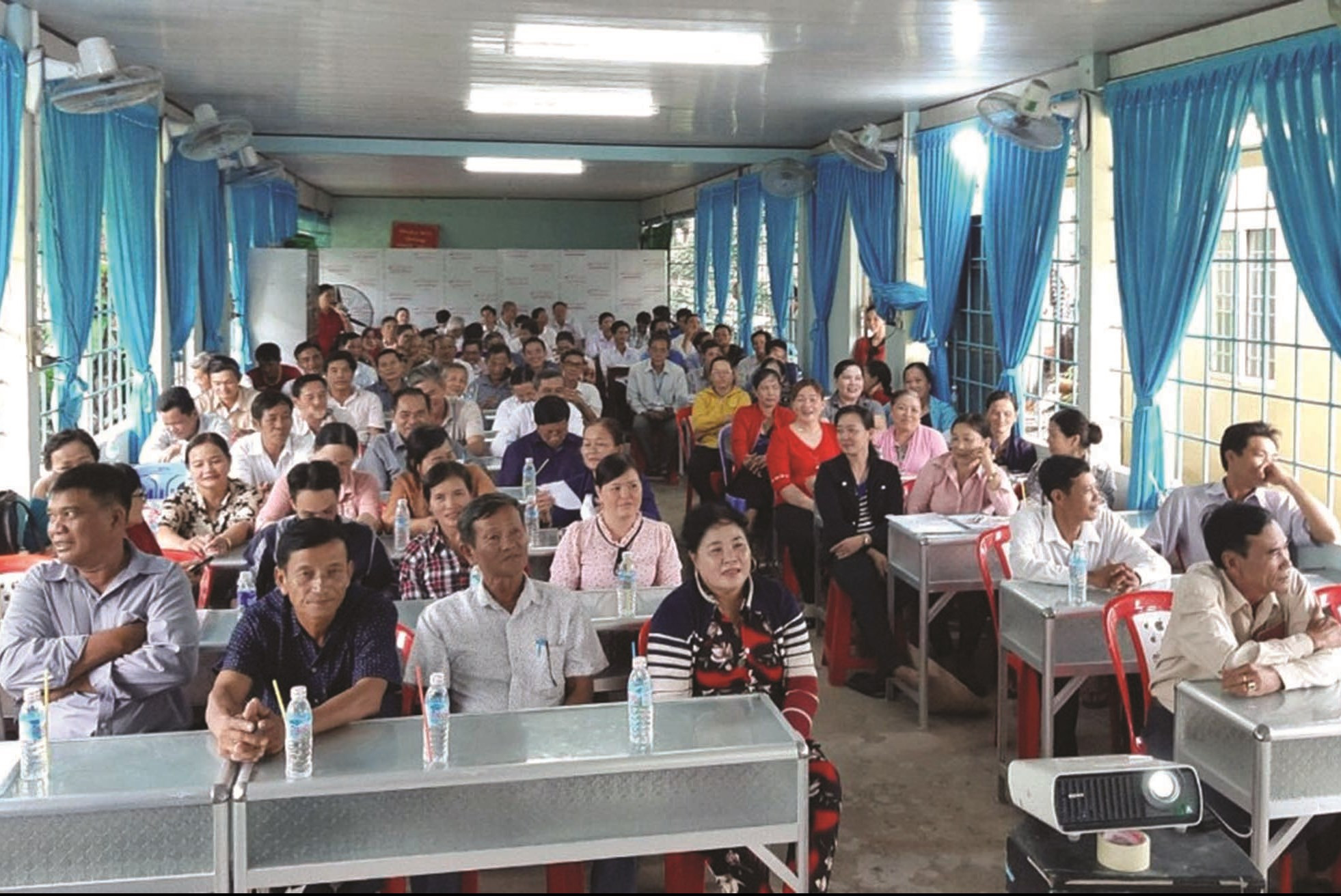 Người có uy tín luôn được quan tâm đi học tập, trao đổi kinh nghiệm các mô hình sản xuất