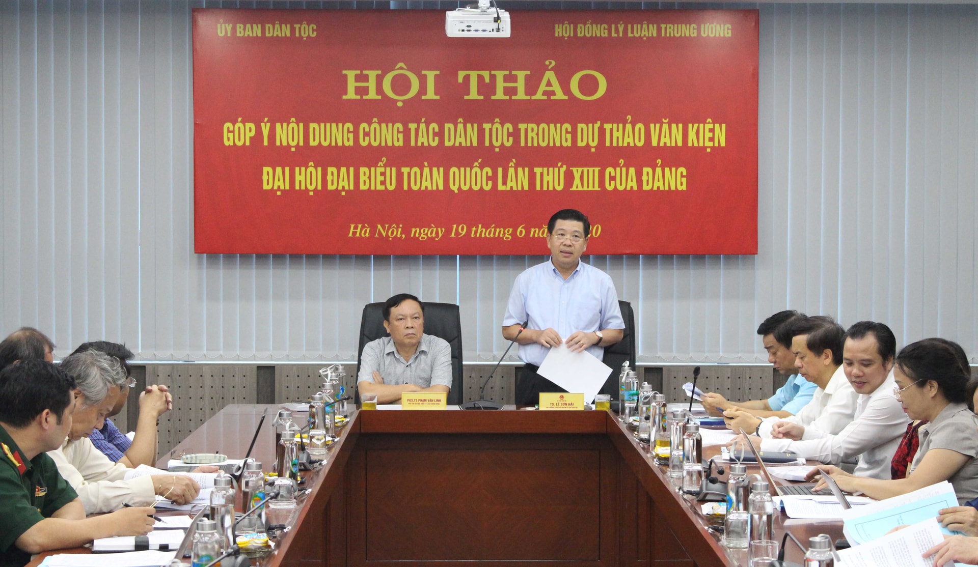 Thứ trưởng, Phó Chủ nhiệm Lê Sơn Hải phát biểu tại Hội thảo