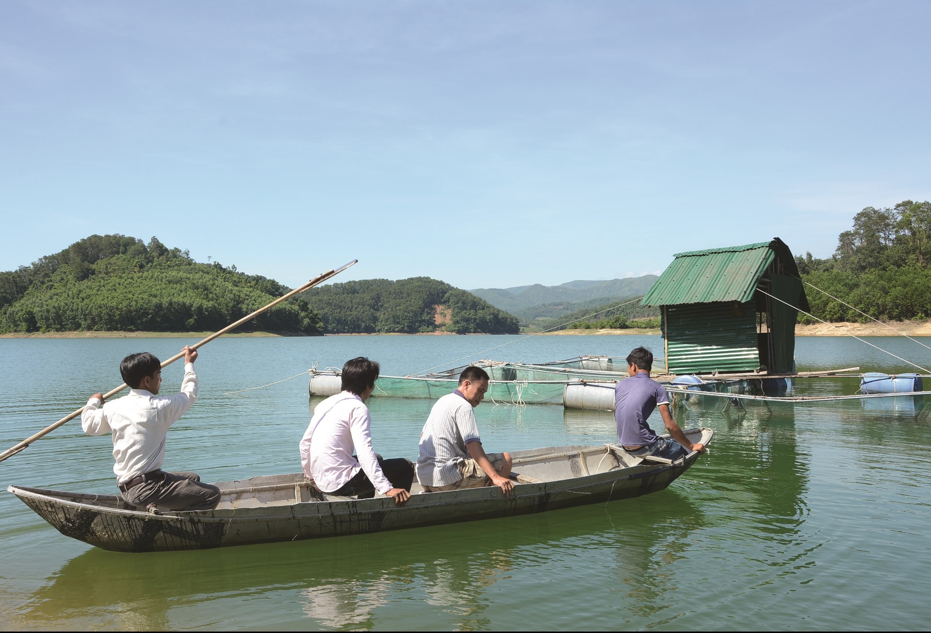 Mô hình nuôi cá nước ngọt giúp nhiều hộ dân miền núi Quảng Ngãi thoát nghèo.