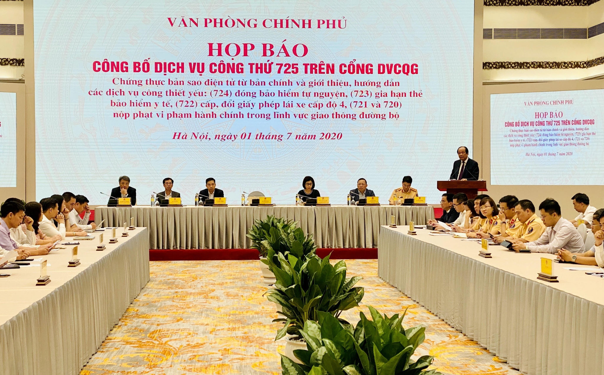 Toàn cảnh buổi họp báo. 