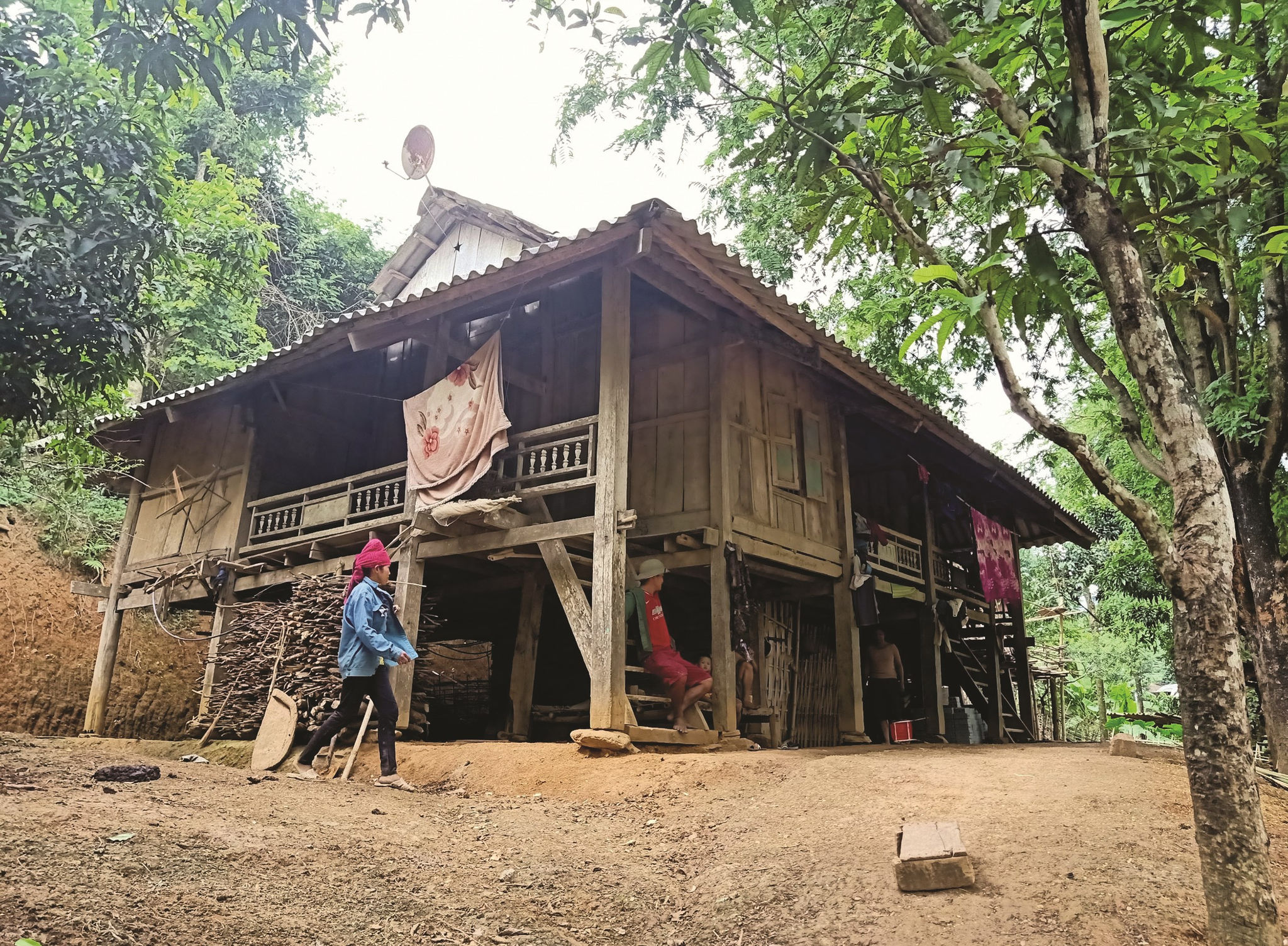 Cuộc sống khó khăn, kéo theo những giá trị văn hóa truyền thống của dân tộc Xinh Mun ở Chiềng Sơ đang dần bị mai một.