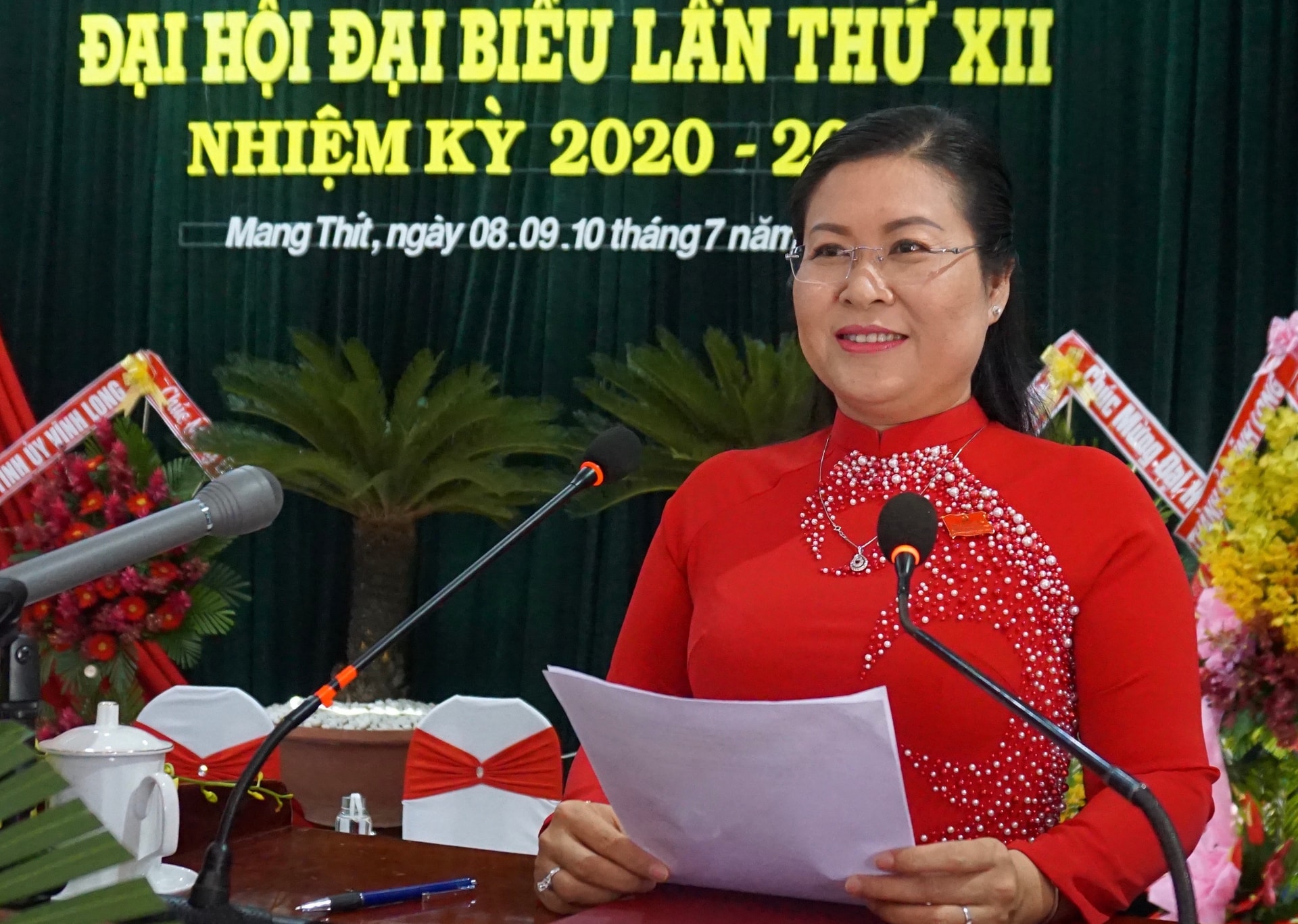 Đồng chí Nguyễn Thị Minh Trang, Bí thư Huyện ủy Mang Thít khóa XII (2020 - 2025) phát biểu nhận nhiệm vụ