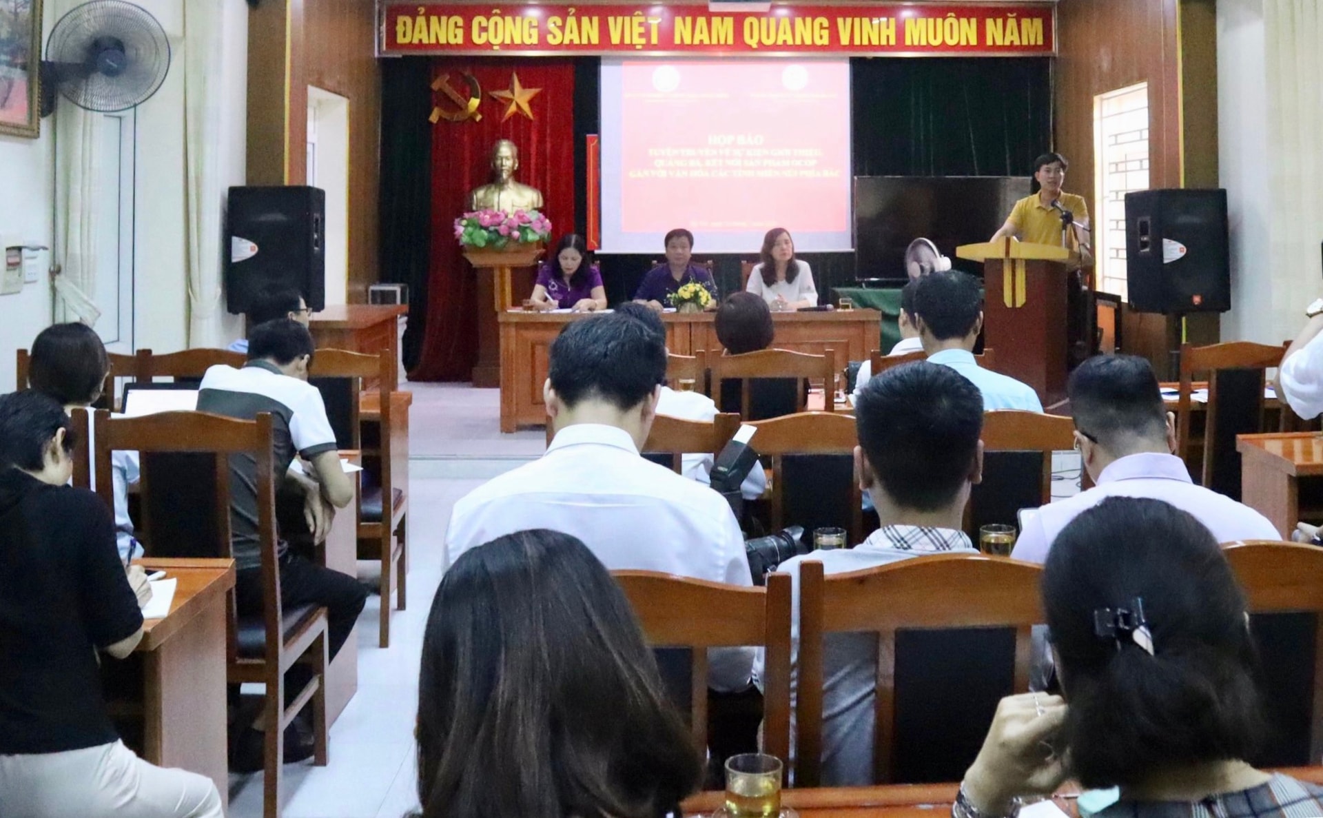 Toàn cảnh buổi họp báo