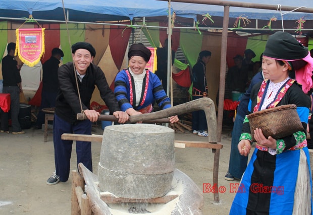 Xay ngô làm Mèn mén.