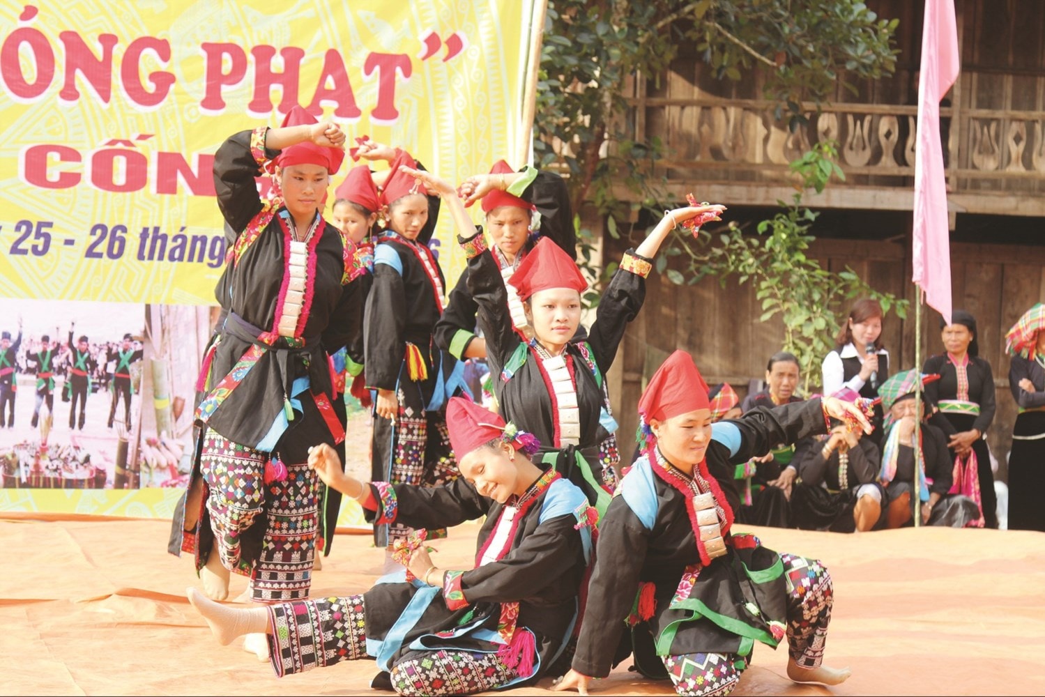 Huyện Nậm Nhùn (Lai Châu) tổ chức nhiều hoạt động giữ gìn bản sắc văn hóa của các dân tộc thông qua các Lễ hội