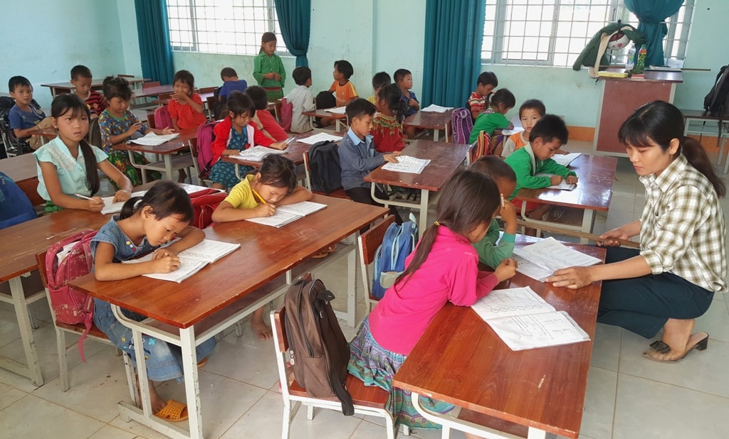 Việc học hành của học sinh ở Cư Drăm vẫn còn rất nhiều khó khăn.