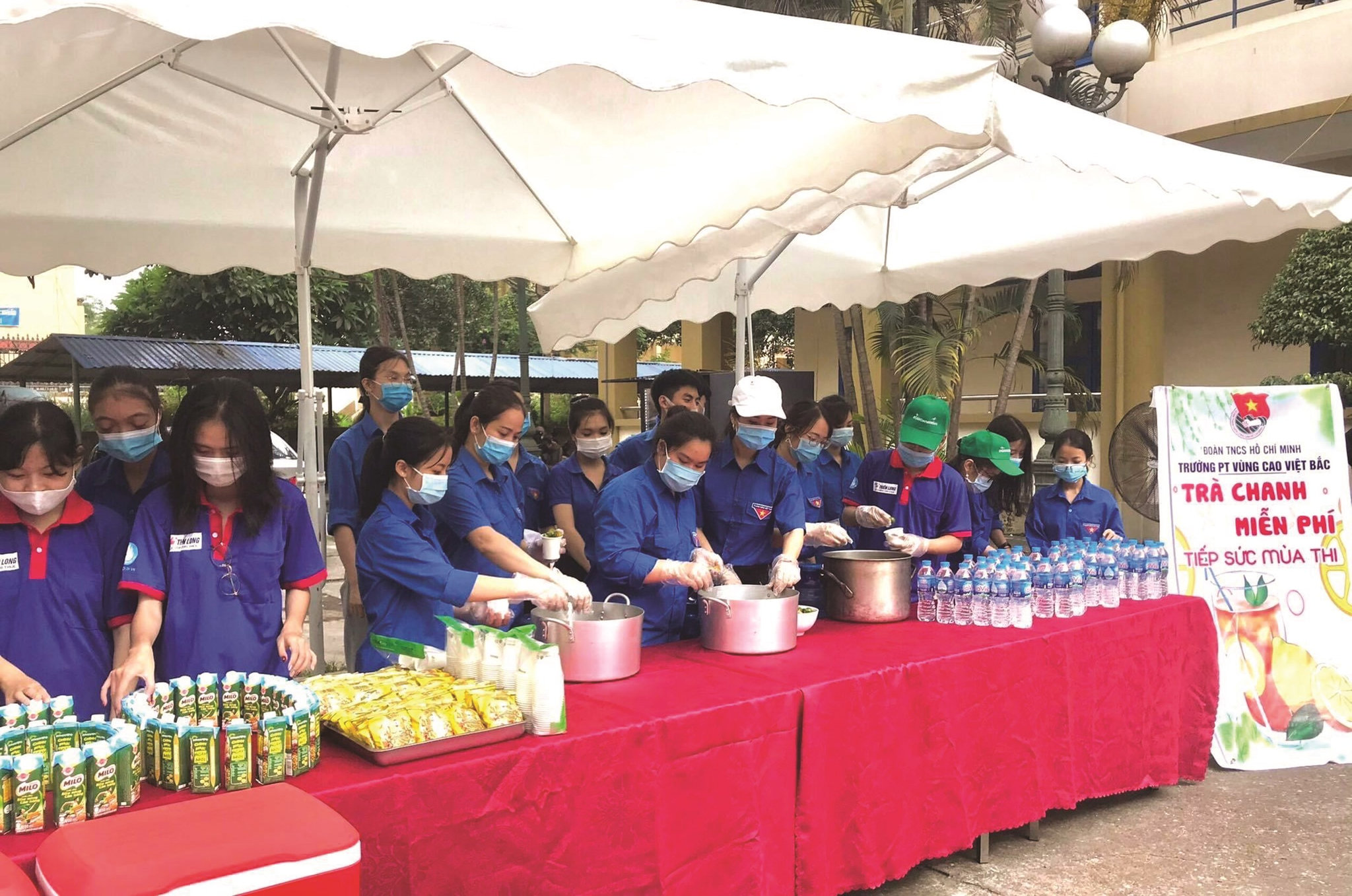 Đội sinh viên tình nguyện tiếp sức mùa thi Trường Phổ thông  Vùng cao Việt Bắc (Thái Nguyên)
