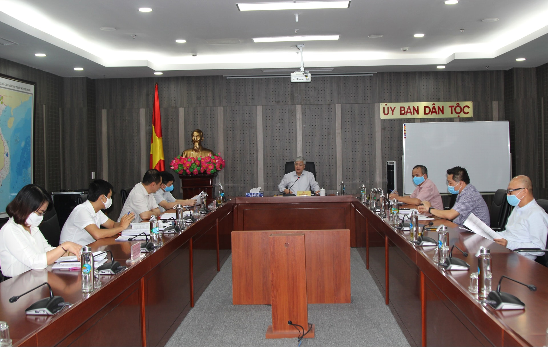 Bộ trưởng, Chủ nhiệm Đỗ Văn Chiến chủ trì buổi họp