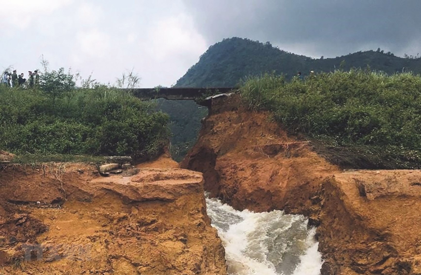 Mưa lớn gây vỡ đập Đầm Thìn ở Phú Thọ  vào cuối tháng 5/2018