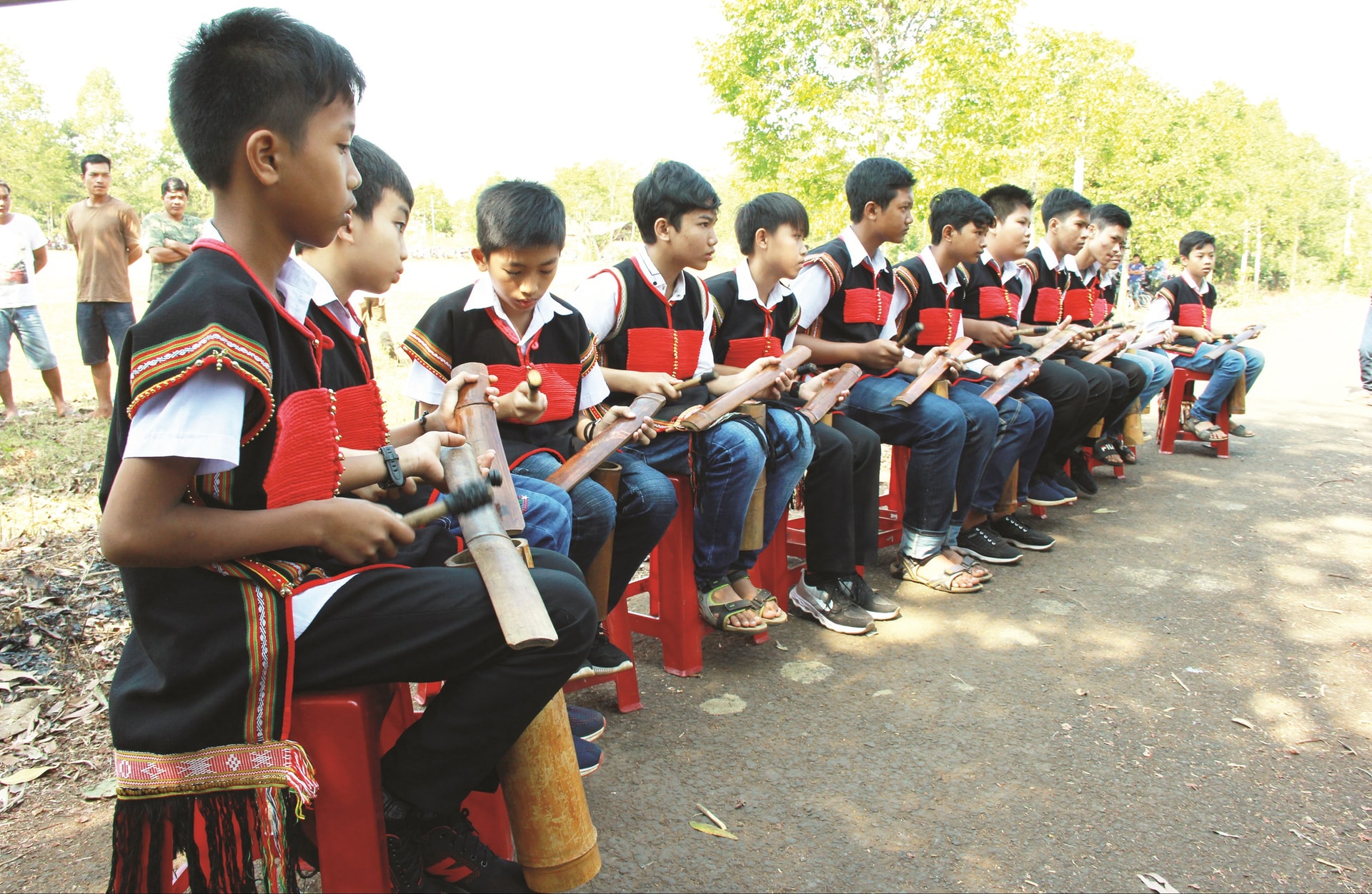 Hội chiêng thiếu nhi buôn M'Duk của nghệ nhân Y Hiu tham gia Hội thi văn hóa