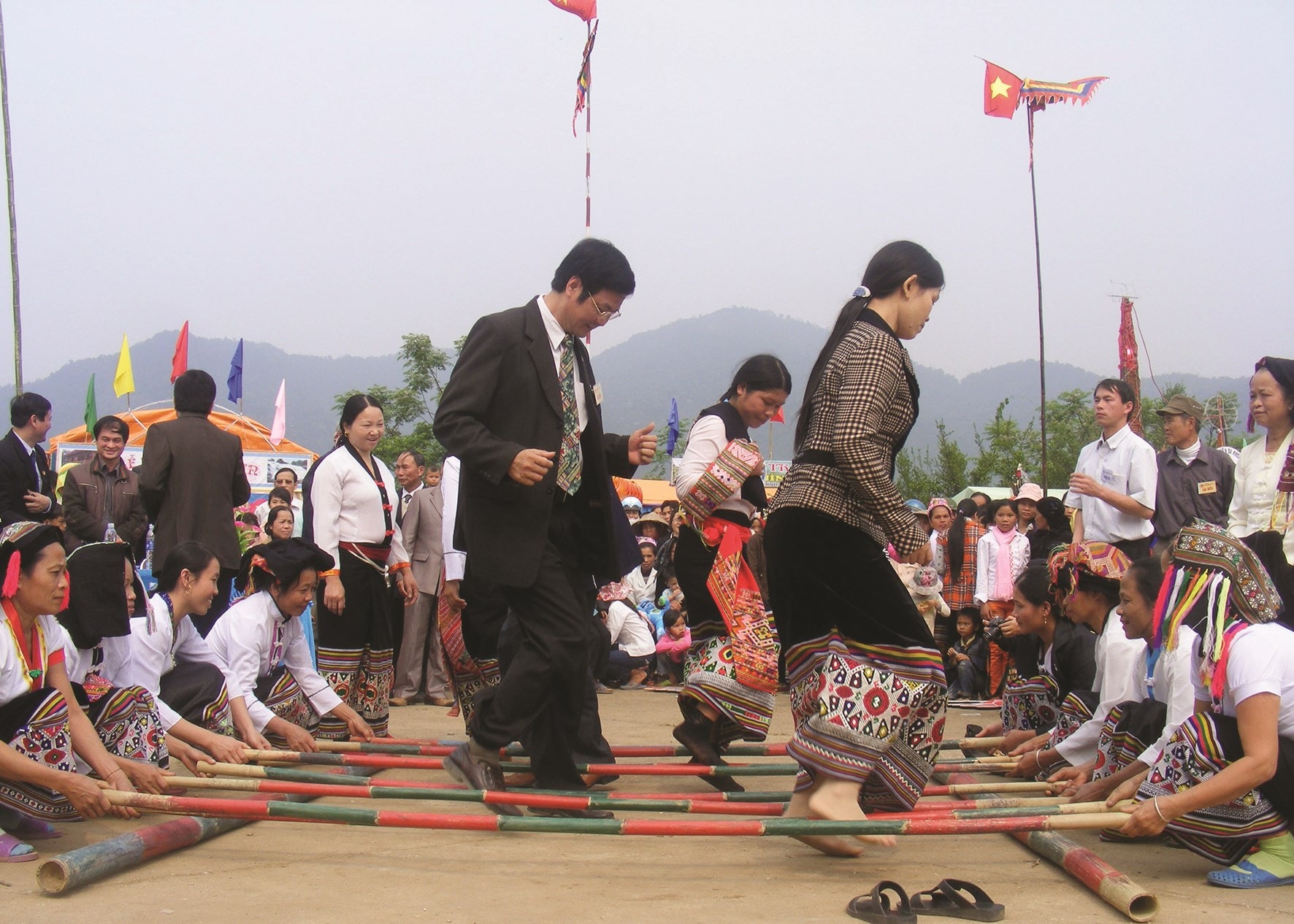 Sinh hoạt văn hóa sôi nổi tạo nên bản sắc văn hóa đặc trưng của đồng bào Thái