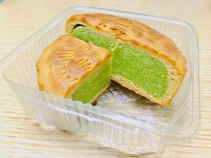 Nhân bánh trung thu giá rẻ thường khô, cứng (Ảnh: NM)