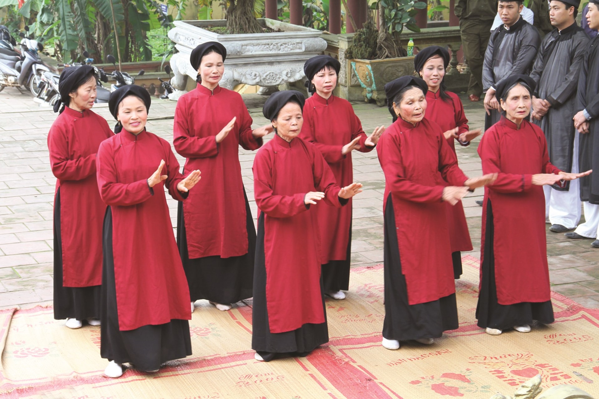 Hát Xoan đang phát huy được những giá trị văn hóa trong đời sống hằng ngày. (Ảnh tư liệu)