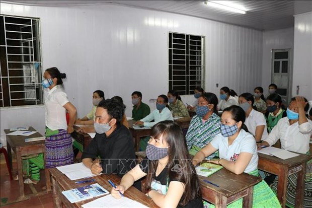 Một lớp xóa mù chữ cho đồng bào người Mông ở thôn Tấu Dưới, xã Trạm Tấu, huyện Trạm Tấu, tỉnh Yên Bái. Ảnh: Việt Dũng – TTXVN